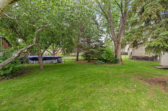 7581 23rd Street N, Oakdale, MN 55128