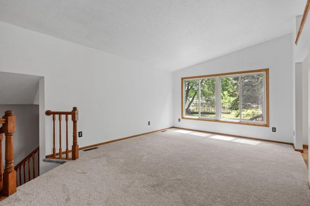 7581 23rd Street N, Oakdale, MN 55128