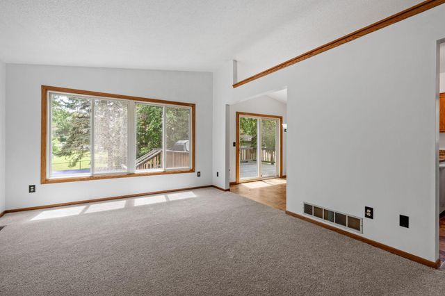 7581 23rd Street N, Oakdale, MN 55128