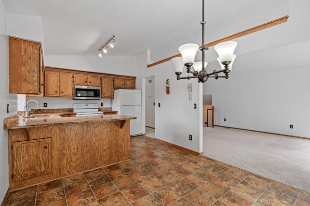7581 23rd Street N, Oakdale, MN 55128