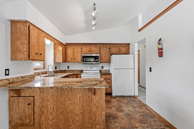 7581 23rd Street N, Oakdale, MN 55128
