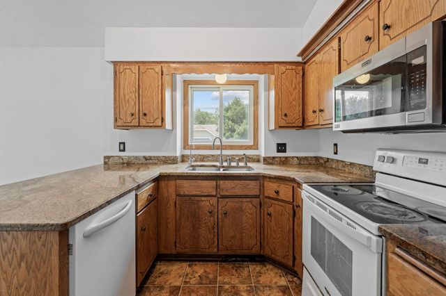 7581 23rd Street N, Oakdale, MN 55128