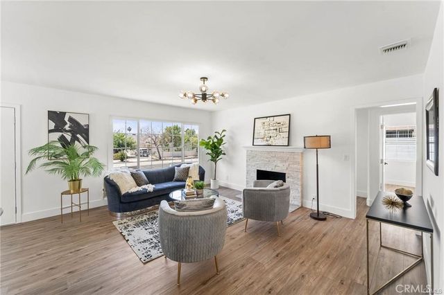 11443 11445 Saticoy Street, North Hollywood, CA 91605