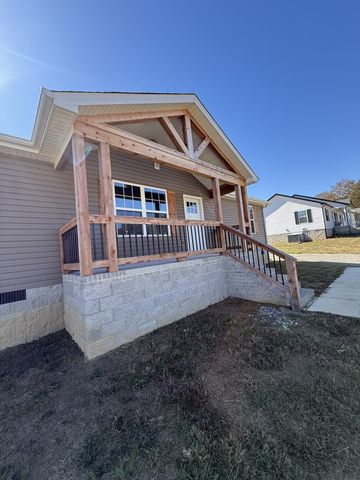 1190 Hutchins Rd, Mcminnville, TN 37110