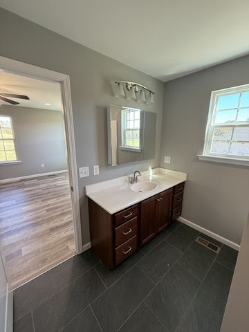 1190 Hutchins Rd, Mcminnville, TN 37110