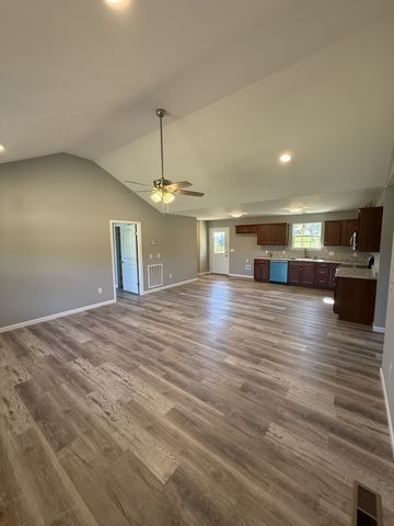 1190 Hutchins Rd, Mcminnville, TN 37110
