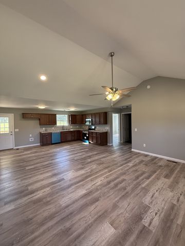 1190 Hutchins Rd, Mcminnville, TN 37110