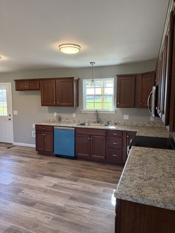 1190 Hutchins Rd, Mcminnville, TN 37110