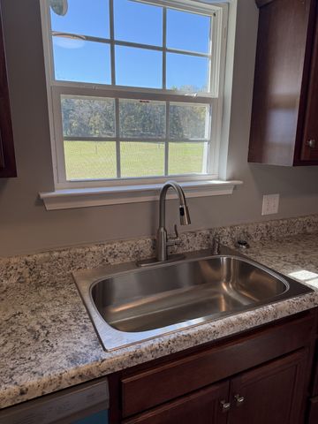 1190 Hutchins Rd, Mcminnville, TN 37110
