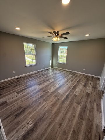1190 Hutchins Rd, Mcminnville, TN 37110