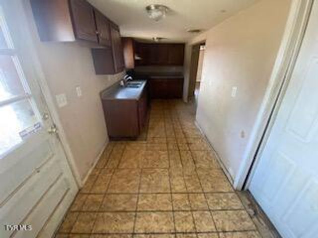 410 West 8th Avenue, Johnson City, TN 37604