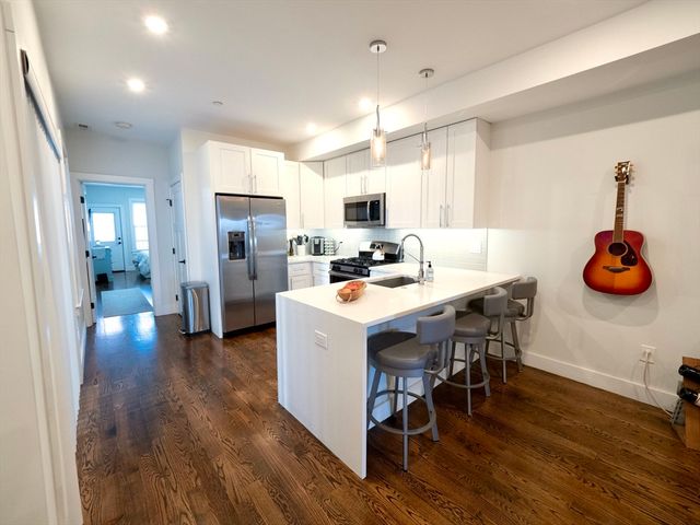 65 Border Street 4, Boston, MA 02128