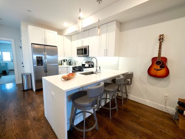 65 Border Street 4, Boston, MA 02128