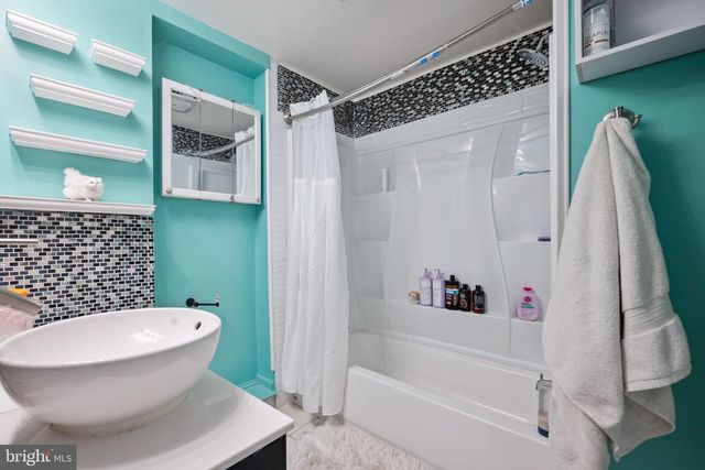 7902 BRIDGE AVE, Baltimore, MD 21237