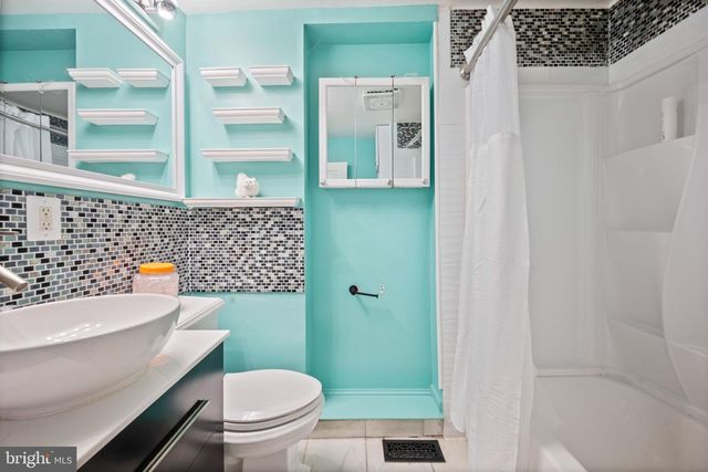 7902 BRIDGE AVE, Baltimore, MD 21237