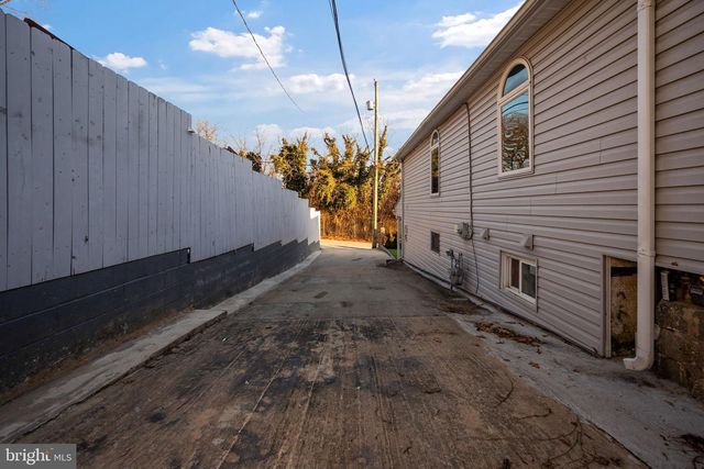 7902 BRIDGE AVE, Baltimore, MD 21237