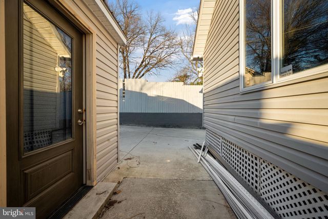 7902 BRIDGE AVE, Baltimore, MD 21237