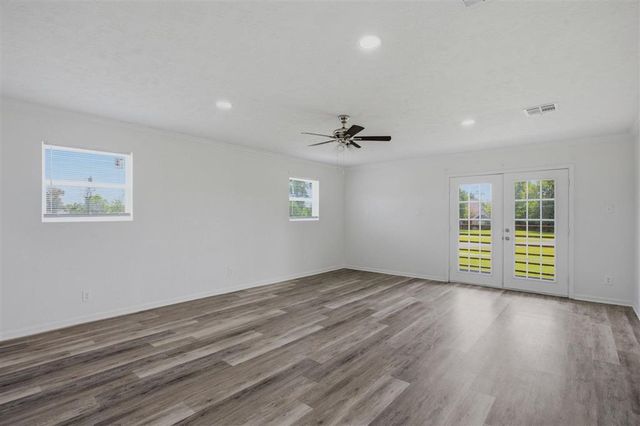 143 E Park Manor Drive, Lake Charles, LA 70611
