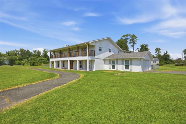 143 E Park Manor Drive, Lake Charles, LA 70611