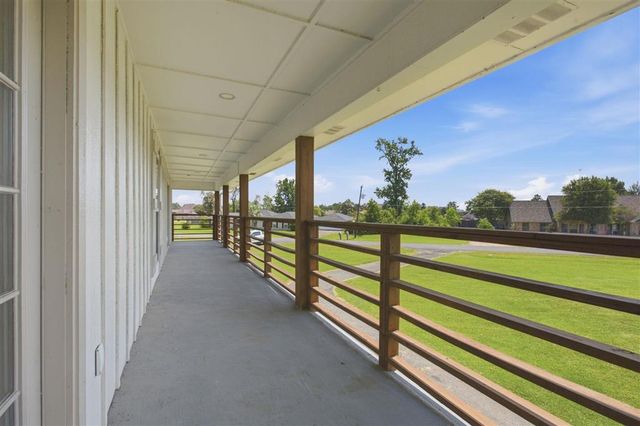 143 E Park Manor Drive, Lake Charles, LA 70611