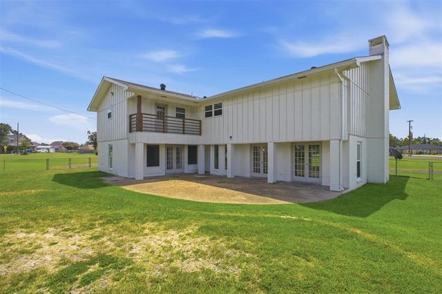 143 E Park Manor Drive, Lake Charles, LA 70611