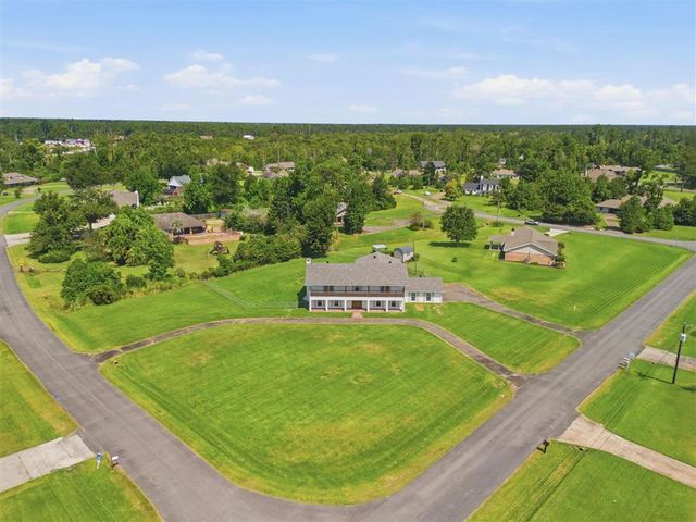 143 E Park Manor Drive, Lake Charles, LA 70611