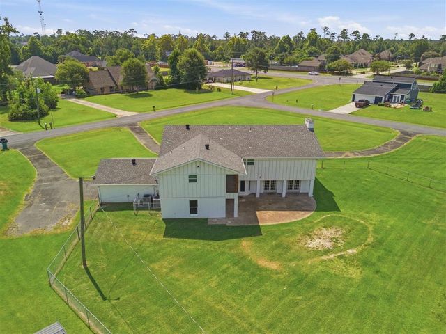 143 E Park Manor Drive, Lake Charles, LA 70611
