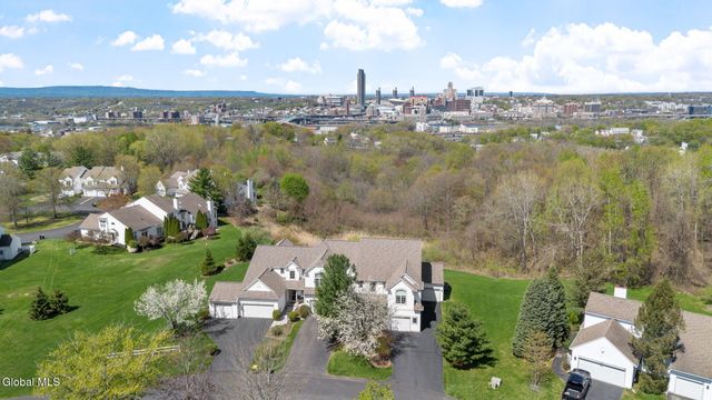 19 Empire Circle, East Greenbush, NY 12144