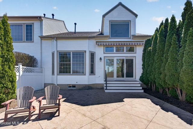 19 Empire Circle, East Greenbush, NY 12144