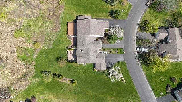 19 Empire Circle, East Greenbush, NY 12144