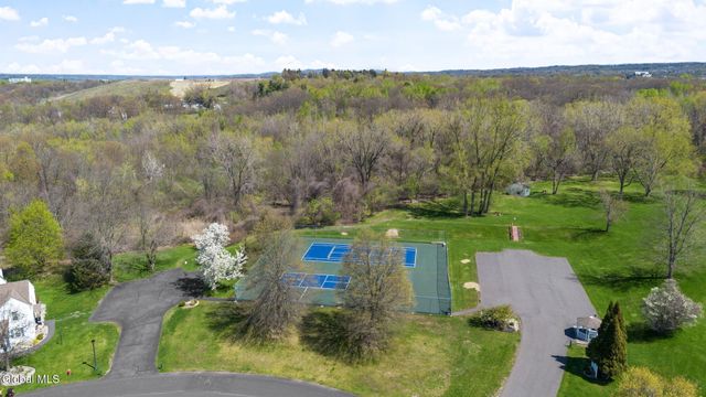 19 Empire Circle, East Greenbush, NY 12144