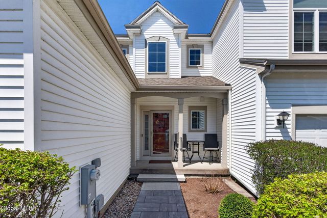 19 Empire Circle, East Greenbush, NY 12144