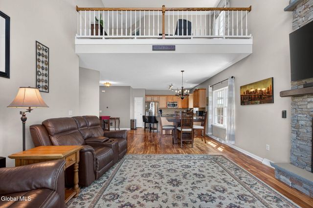 19 Empire Circle, East Greenbush, NY 12144