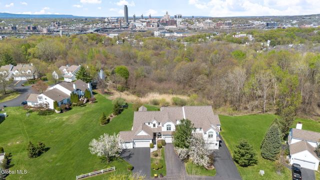 19 Empire Circle, East Greenbush, NY 12144