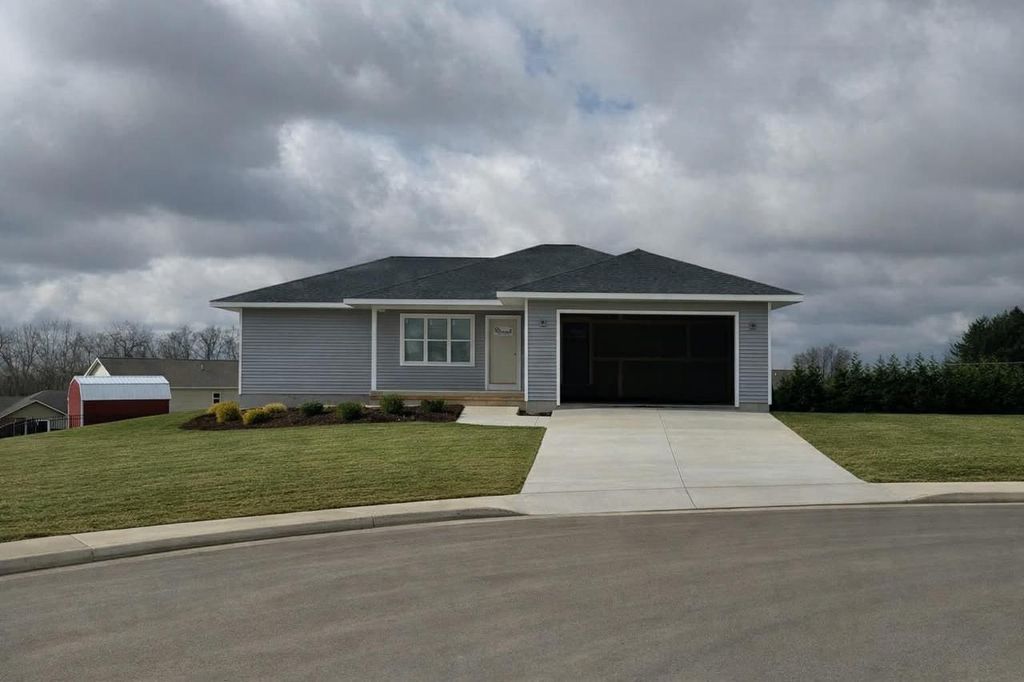 102 Langdon Drive, Cambria, WI 53923