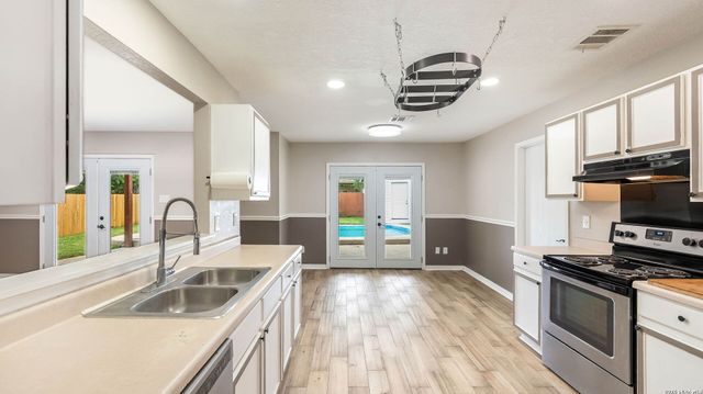 422 Centro Hermosa, San Antonio, TX 78245