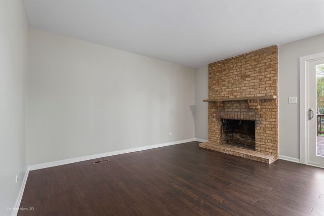 6855 Dove Avenue, Woodridge, IL 60517