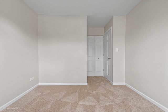 6855 Dove Avenue, Woodridge, IL 60517