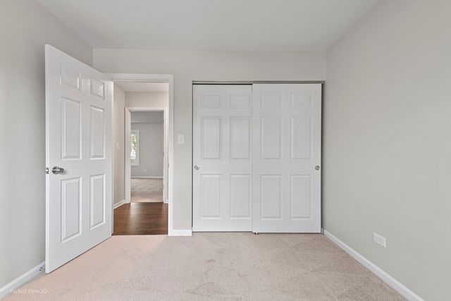 6855 Dove Avenue, Woodridge, IL 60517