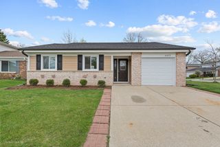 6855 Dove Avenue, Woodridge, IL 60517