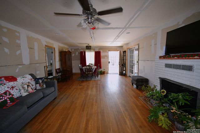 411 E Ansley, San Antonio, TX 78221