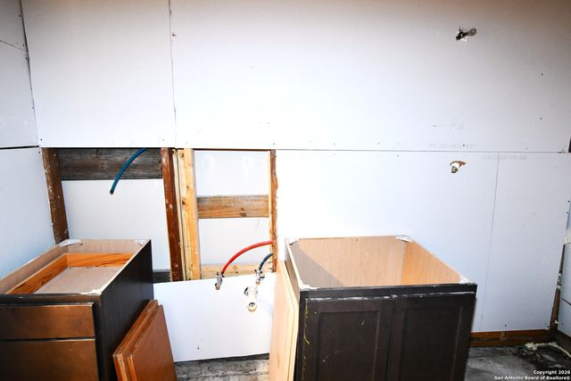 411 E Ansley, San Antonio, TX 78221