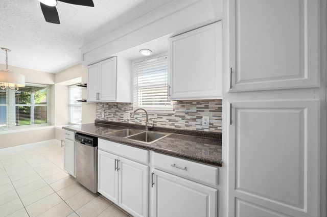 4918 Valley View Drive, La Porte, TX 77571