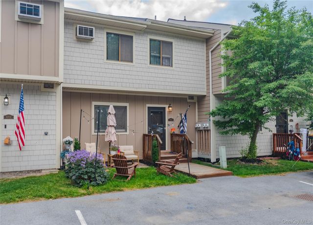 6702 Chelsea Cove N, Hopewell Junction, NY 12533