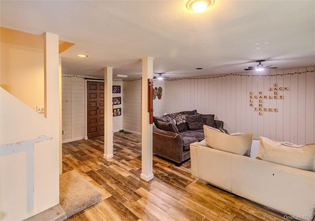 6702 Chelsea Cove N, Hopewell Junction, NY 12533