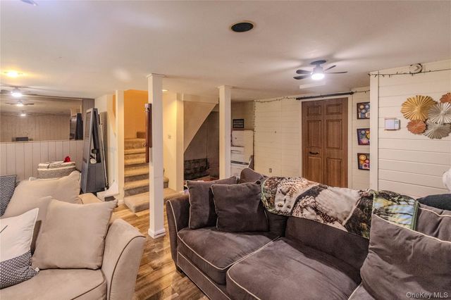 6702 Chelsea Cove N, Hopewell Junction, NY 12533