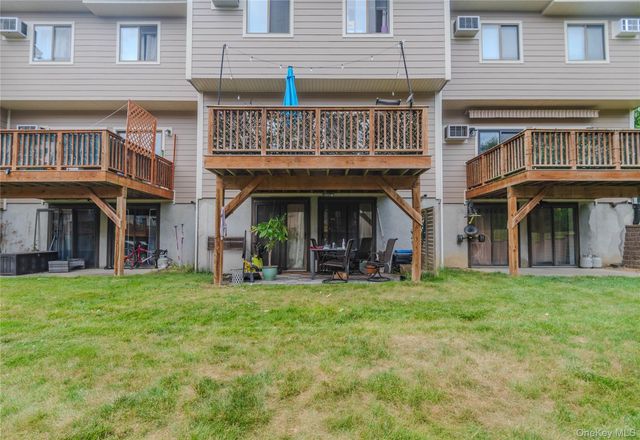 6702 Chelsea Cove N, Hopewell Junction, NY 12533