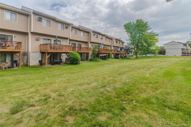 6702 Chelsea Cove N, Hopewell Junction, NY 12533