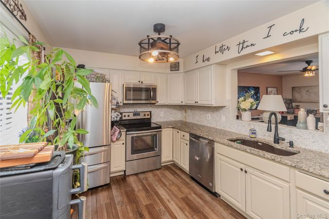 6702 Chelsea Cove N, Hopewell Junction, NY 12533