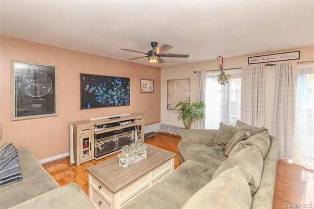 6702 Chelsea Cove N, Hopewell Junction, NY 12533
